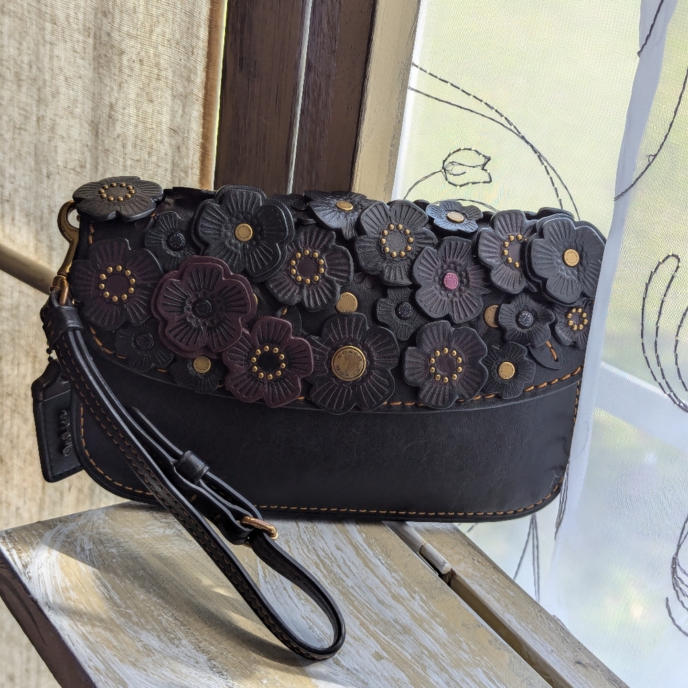 Coach 1941 tea rose wristlet/ wallet - Picture 3 of 16